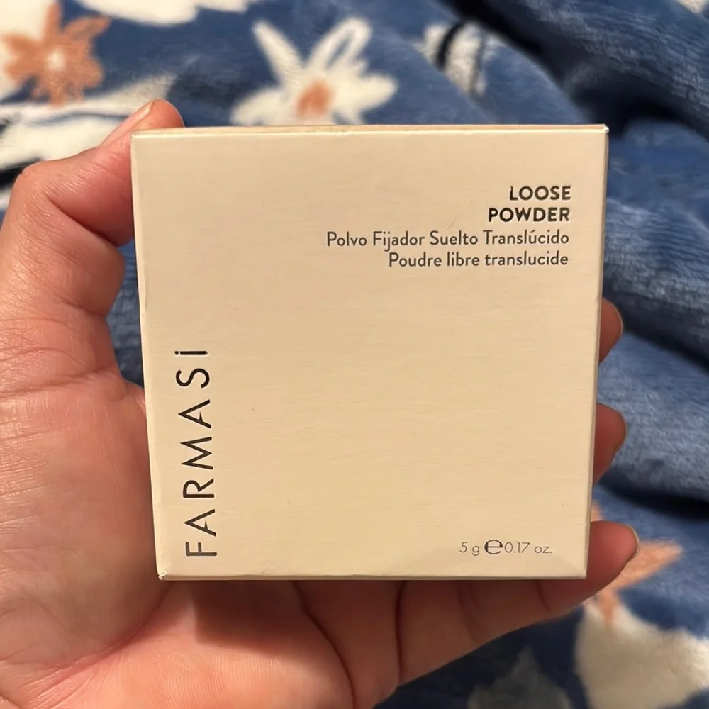 Farmasi Translucent Loose Powder in Cream Box